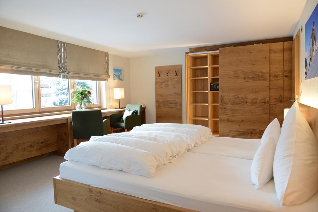 "Quality Hosts Arlberg" Hotel Garni Moessmer Sankt Anton am Arlberg Ngoại thất bức ảnh