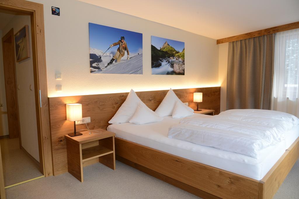 "Quality Hosts Arlberg" Hotel Garni Moessmer Sankt Anton am Arlberg Ngoại thất bức ảnh