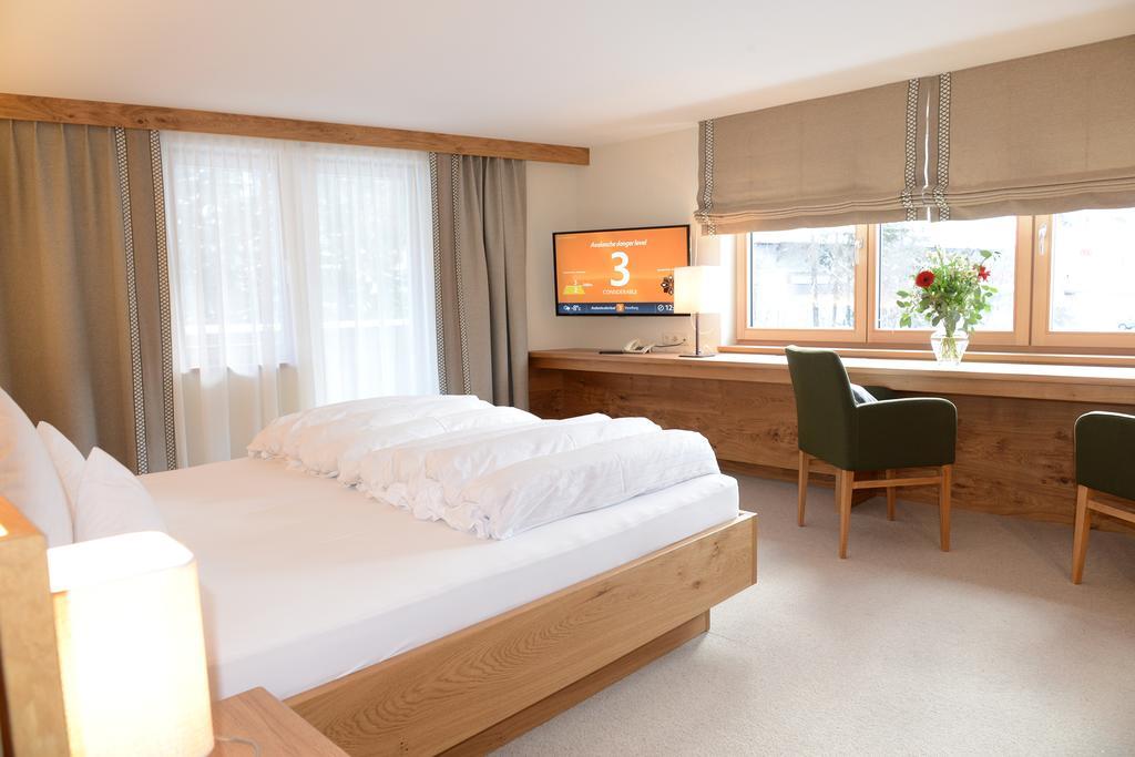 "Quality Hosts Arlberg" Hotel Garni Moessmer Sankt Anton am Arlberg Ngoại thất bức ảnh