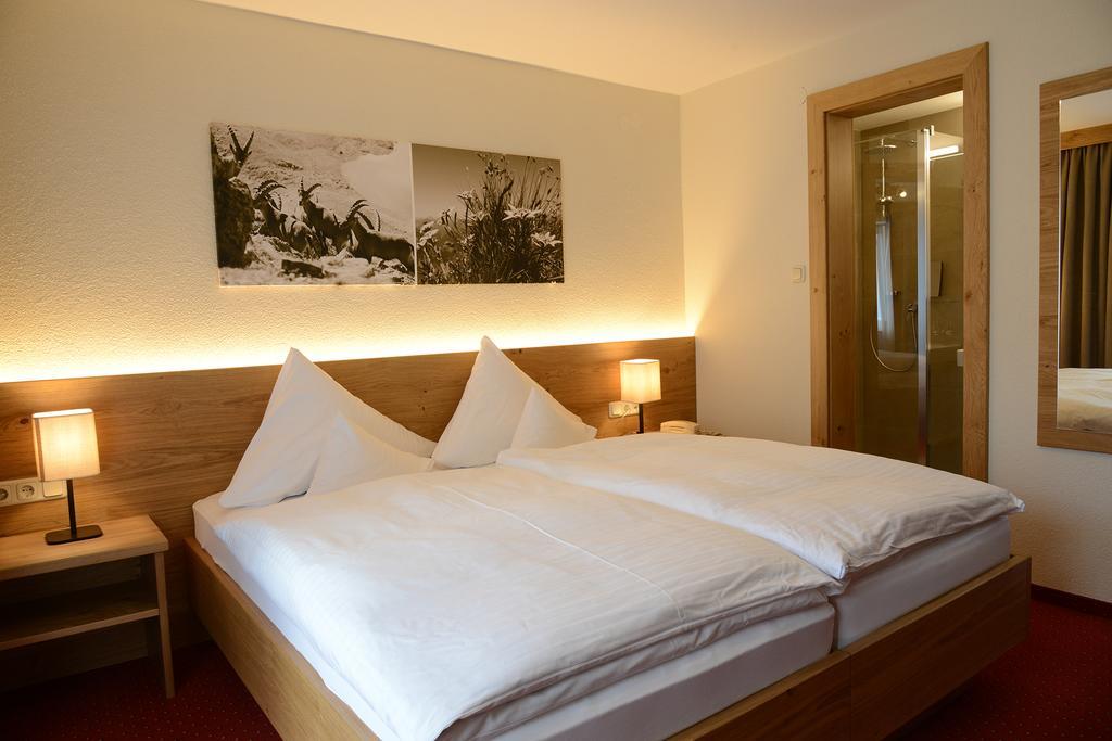"Quality Hosts Arlberg" Hotel Garni Moessmer Sankt Anton am Arlberg Ngoại thất bức ảnh