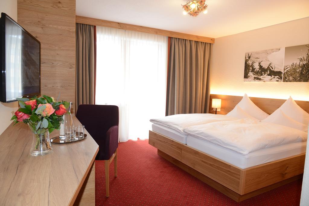 "Quality Hosts Arlberg" Hotel Garni Moessmer Sankt Anton am Arlberg Ngoại thất bức ảnh