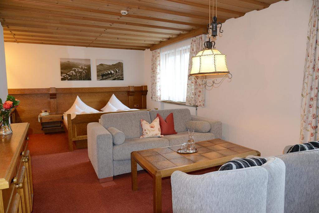 "Quality Hosts Arlberg" Hotel Garni Moessmer Sankt Anton am Arlberg Ngoại thất bức ảnh