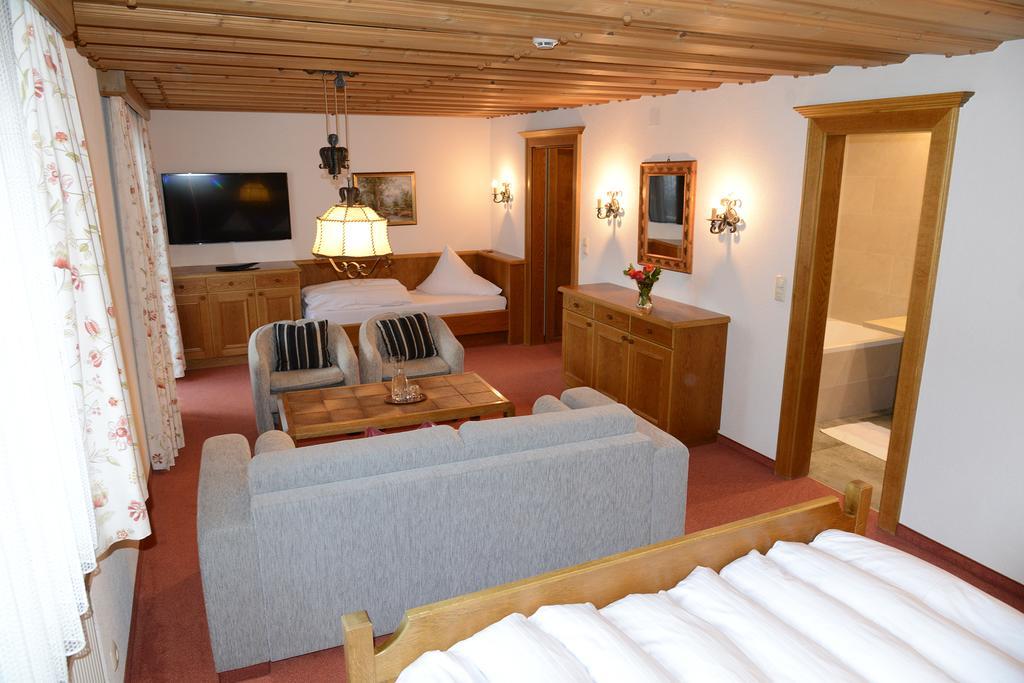 "Quality Hosts Arlberg" Hotel Garni Moessmer Sankt Anton am Arlberg Ngoại thất bức ảnh
