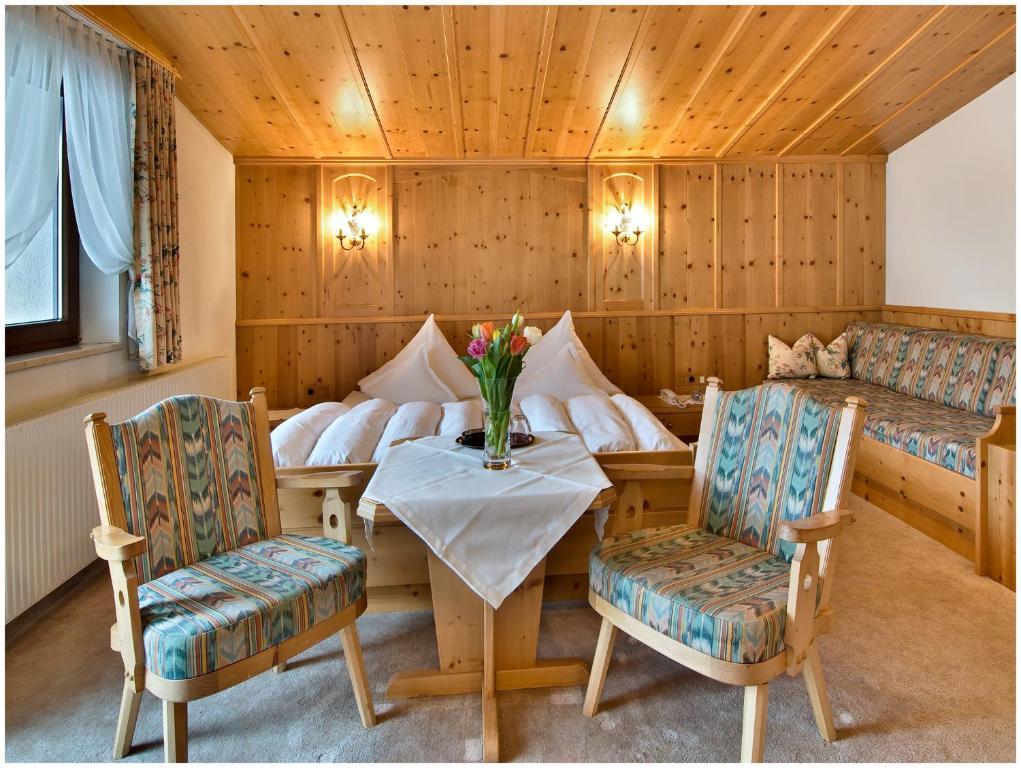 "Quality Hosts Arlberg" Hotel Garni Moessmer Sankt Anton am Arlberg Ngoại thất bức ảnh